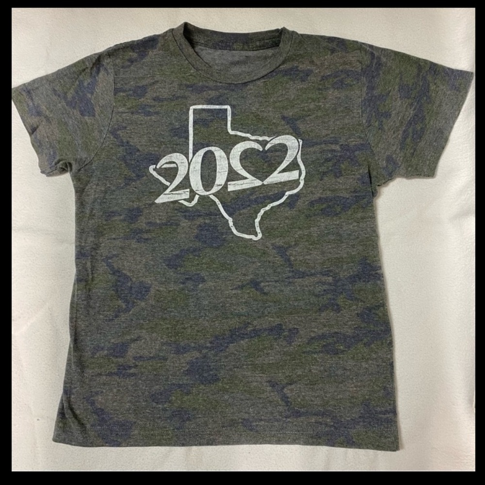 Camouflage T-Shirt with 2022 heart and Texas Print Kids youth size small 6/7